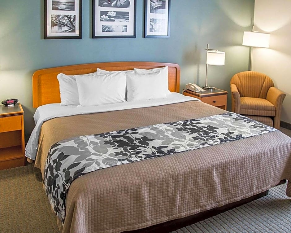 Sleep Inn and Suites Davenport
