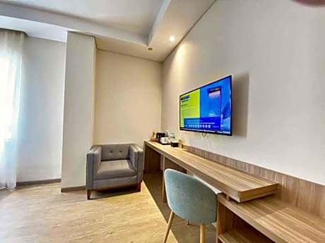 Love King with 2 Single Bunk Non-Smoking