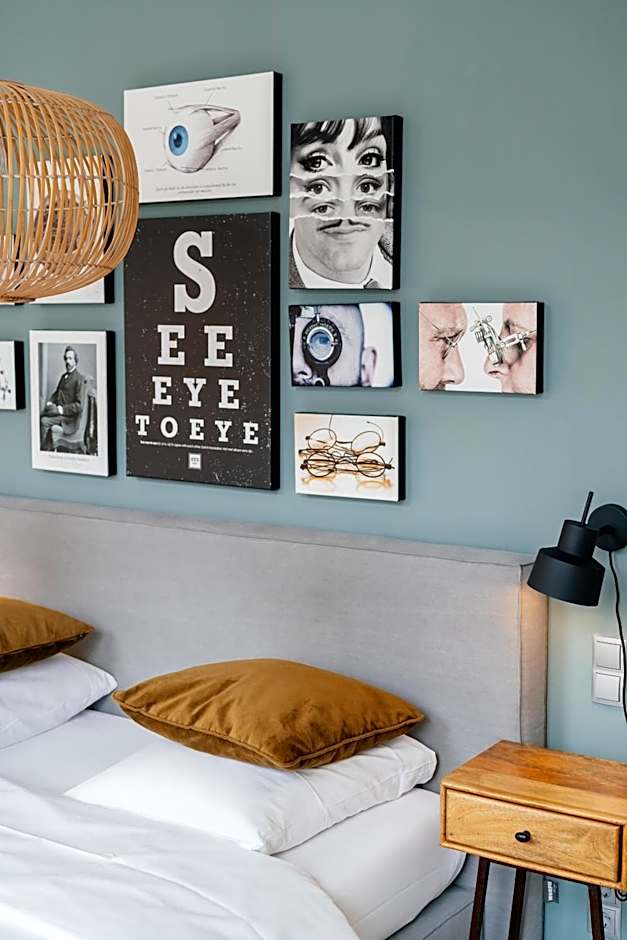 Eye Hotel
