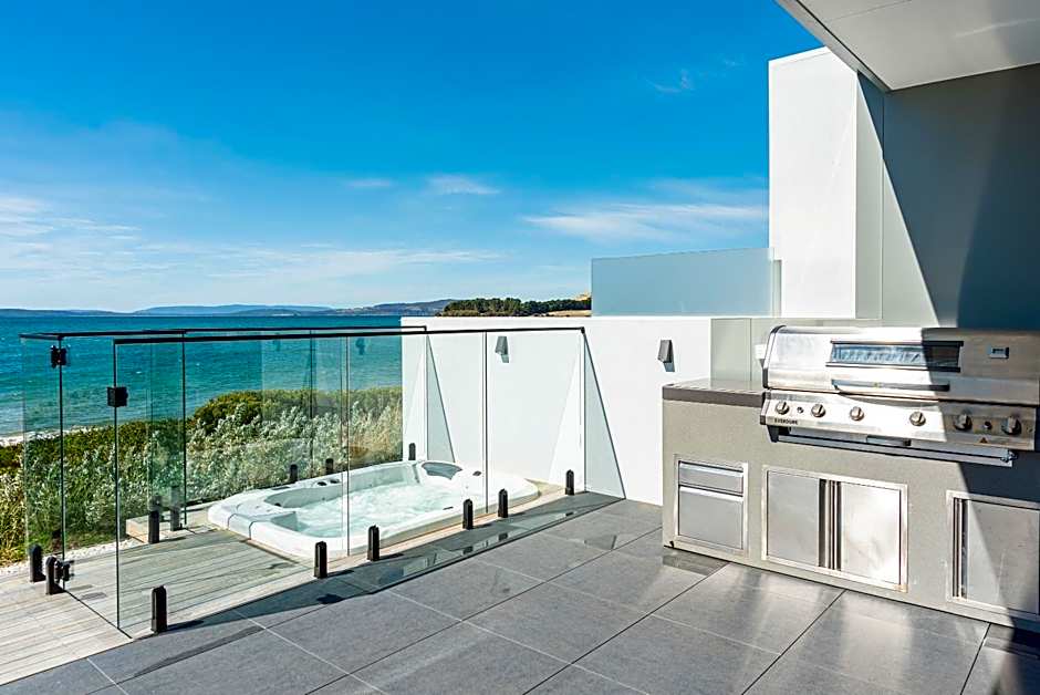 Award-winning beachfront luxury in Cremorne