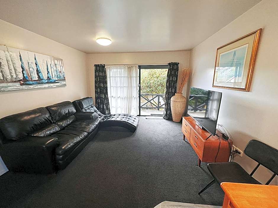 Kingswood Manor Motel