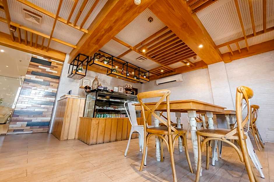 Dumaguete Royal Suite Inn