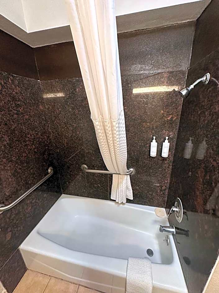 Days Inn & Suites by Wyndham Artesia