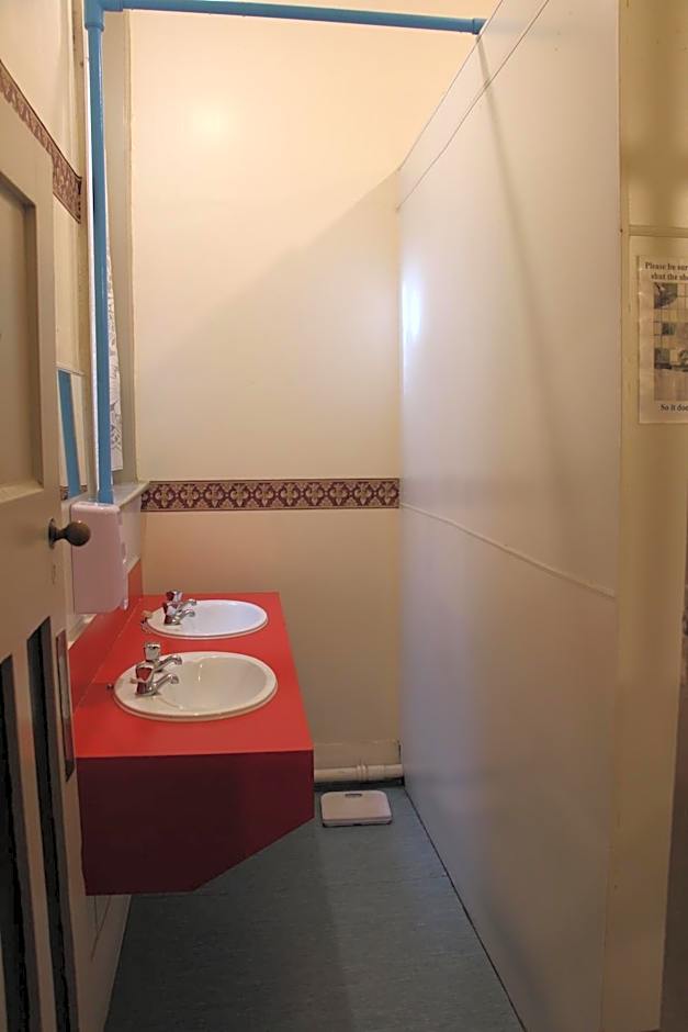 Chalet Backpackers