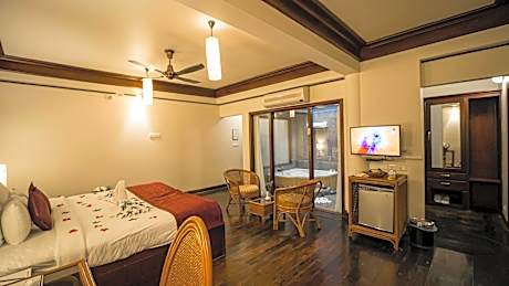 Honeymoon Suite with 15% Discount of F&B; 15% Discount of Laundry; Complimentary 01 hour Cycling; 10% Discount on Spa; Specially reserved table in the restaurant
