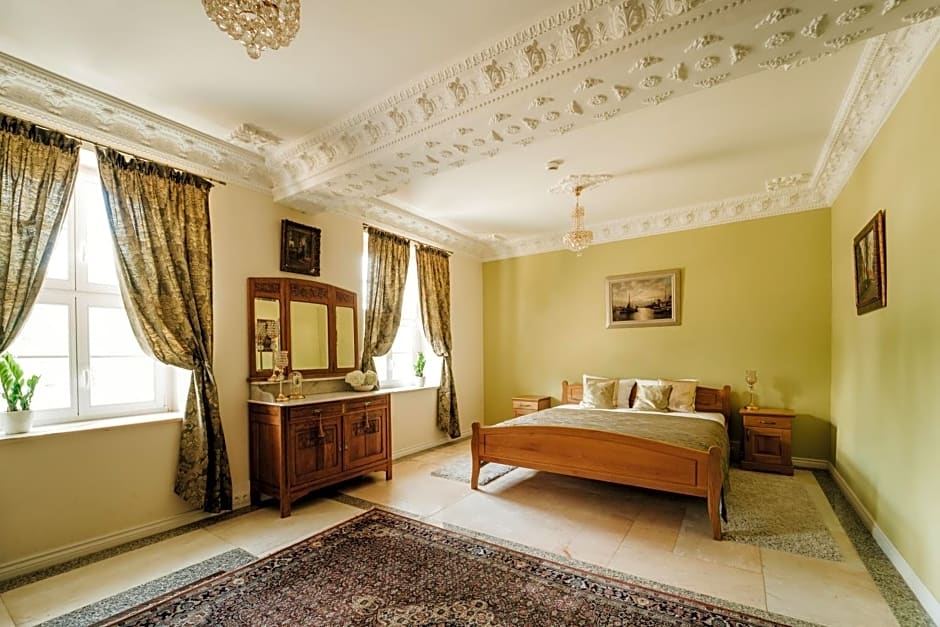 Pałac Bogaczów - noclegi - restauracja - przyjęcia
