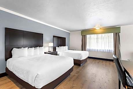 Queen Room with Two Queen Beds and Sofa Bed