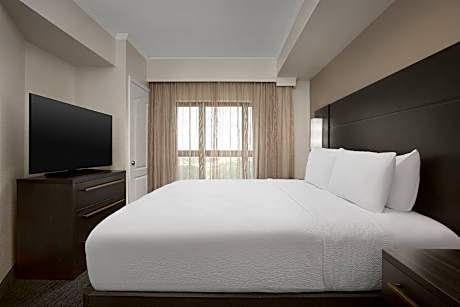 High Floor, 1 Bedroom Suite, 1 King, Sofa bed