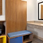 Days Inn & Suites by Wyndham Indianapolis Airport East