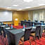 La Quinta Inn & Suites by Wyndham Atlanta Ballpark/Galleria