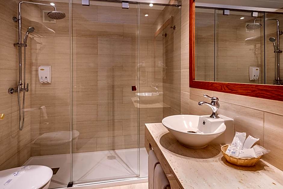 Hotel GHT Neptuno-Tossa & Venus SPA