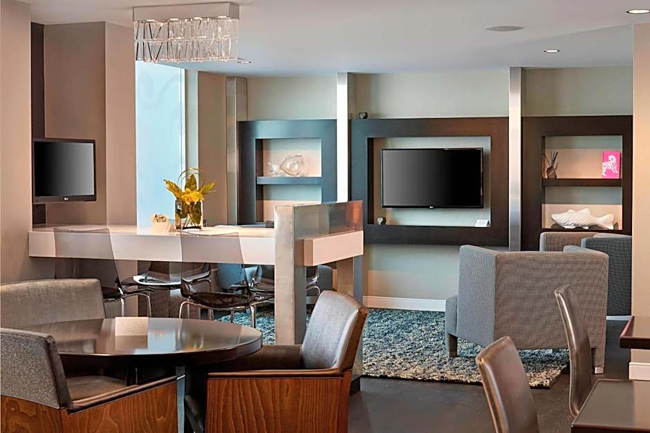Renaissance by Marriott Edmonton Airport Hotel