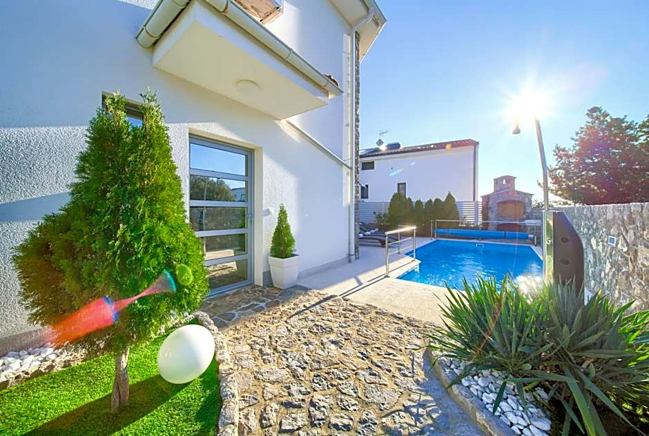 Villa Miracle 2 with heated pool