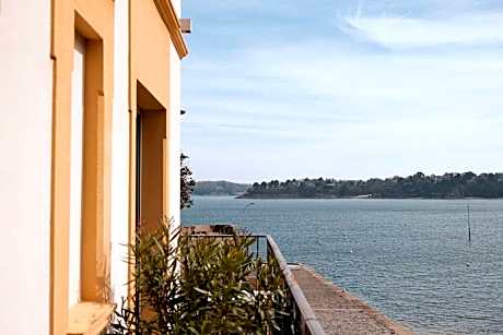 Hôtel De La Vallée