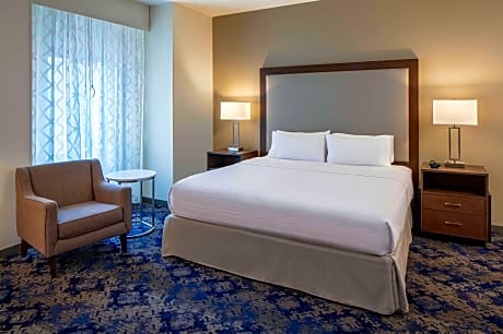 King Suite with Courtyard View - Non-Smoking