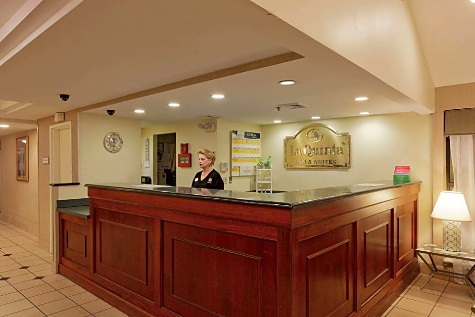 La Quinta Inn & Suites by Wyndham Warwick-Providence Airport