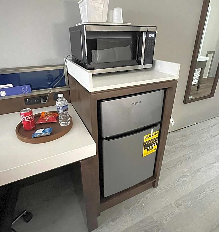 Luxor Inn & Suites, a Travelodge by Wyndham