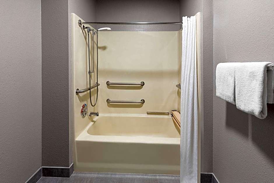 La Quinta Inn & Suites by Wyndham Sheboygan