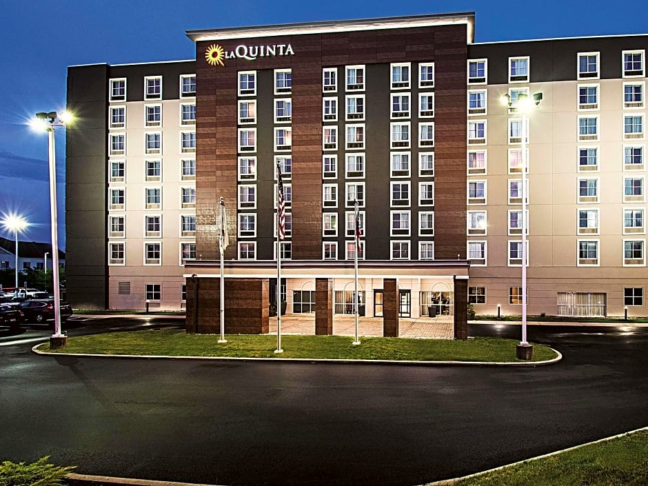 La Quinta Inn & Suites by Wyndham Cincinnati Sharonville