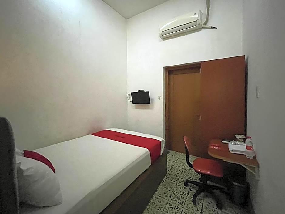 RedDoorz Syariah Near Alun-Alun Tulungagung