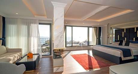 King Penthouse Suit Room wih Sea View
