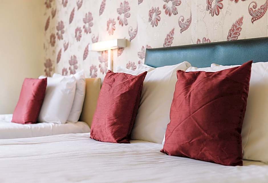 Four Oaks Hotel