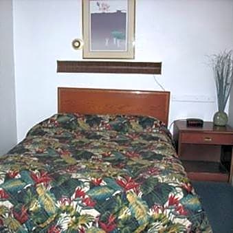 Queen Room - Non-Smoking
