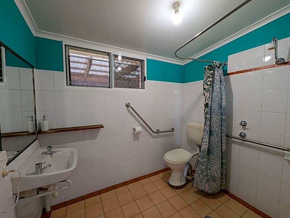 Ozzie Pozzie Backpackers