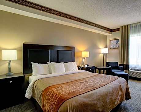 King Room with Accessible Tub - Accessible/Non-Smoking
