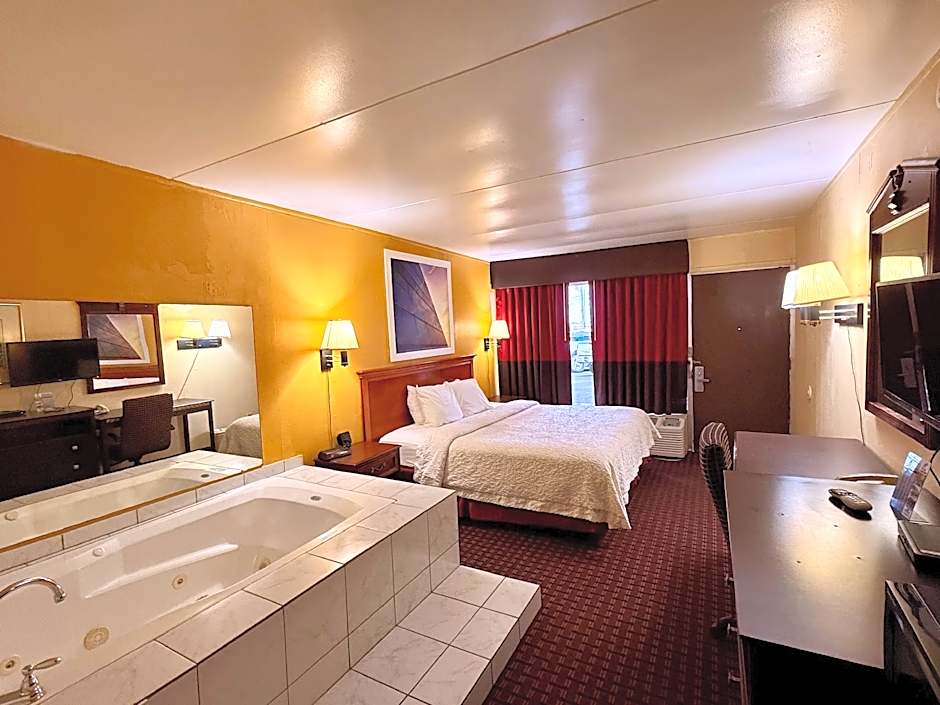 Days Inn by Wyndham Seymour