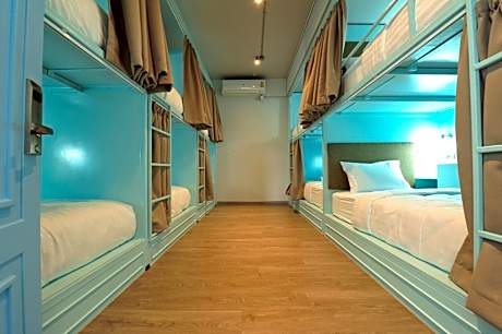 Bunk Bed in Mixed Dormitory Room
