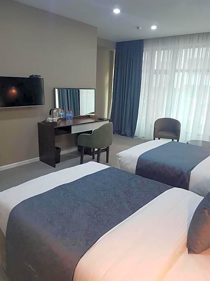 Parallel Hotel