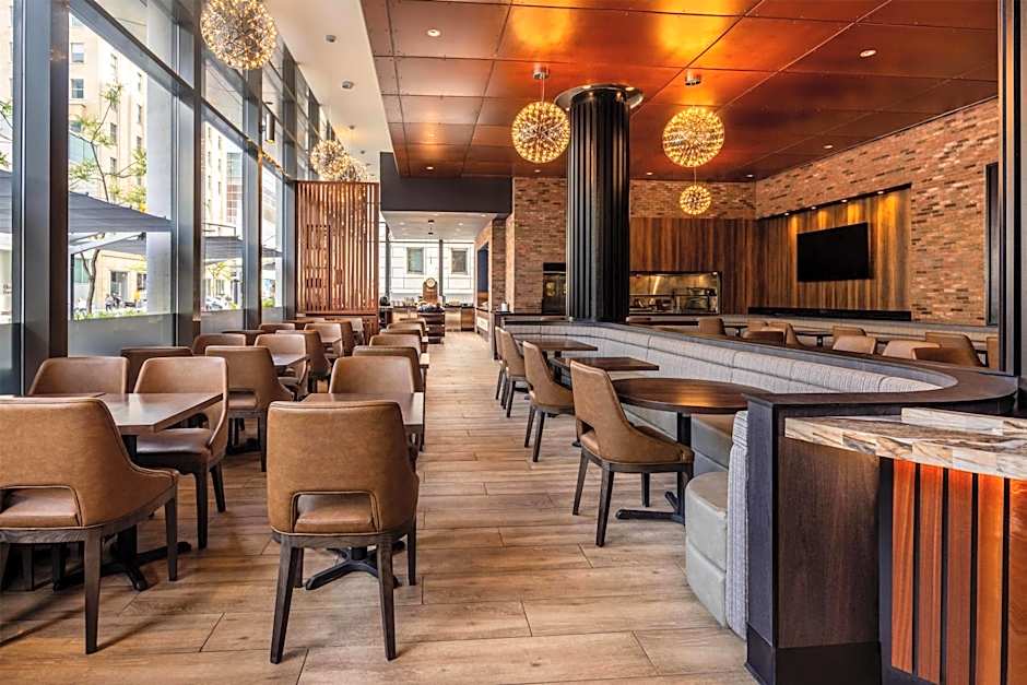Embassy Suites by Hilton Montreal