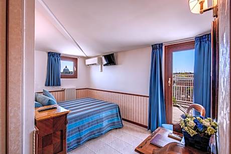 Vintage Double Room with Terrace