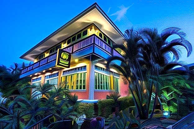 Tonmai Suites