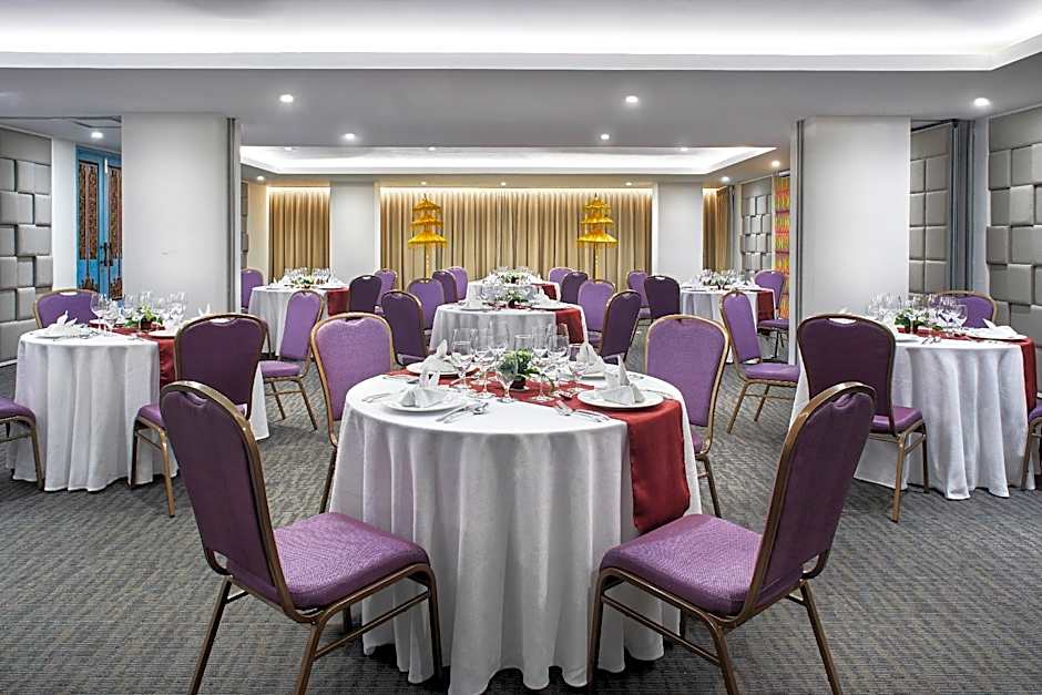 Jambuluwuk Oceano Seminyak Hotel