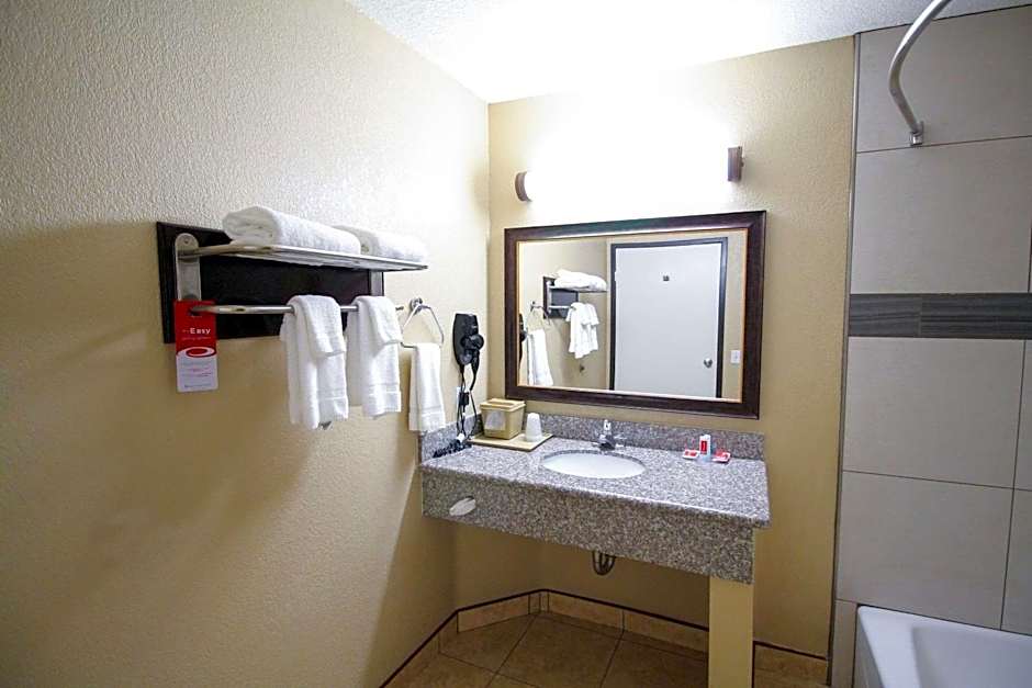 Econo Lodge Inn & Suites Fallbrook Downtown