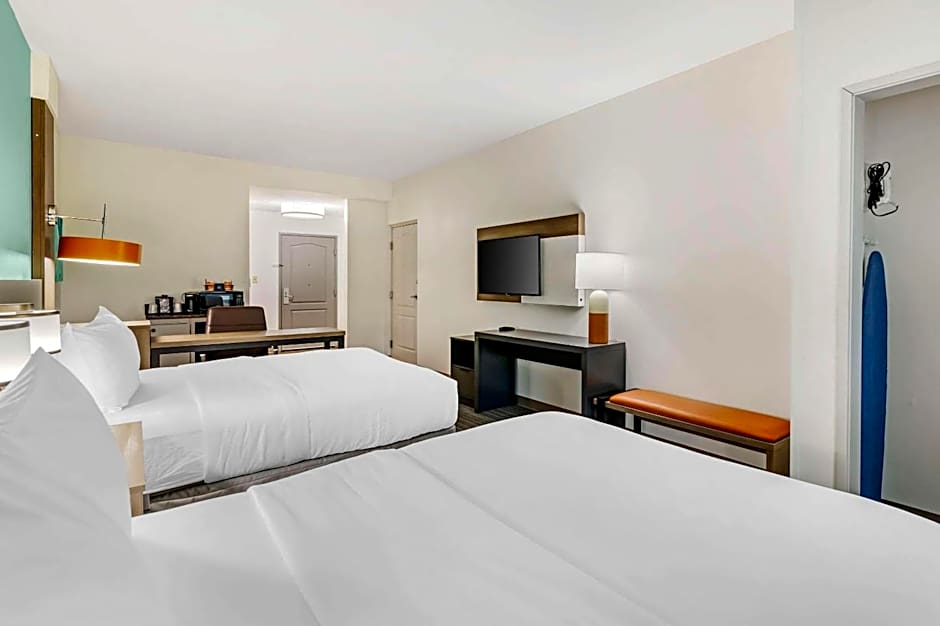Comfort Suites