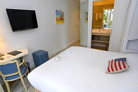 Double Room with Terrace and Garden View