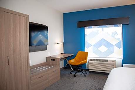 Standard King Room with Mobility Accessible Tub