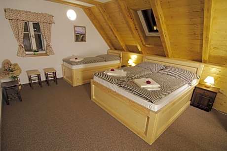 Quadruple Room with Private Bathroom