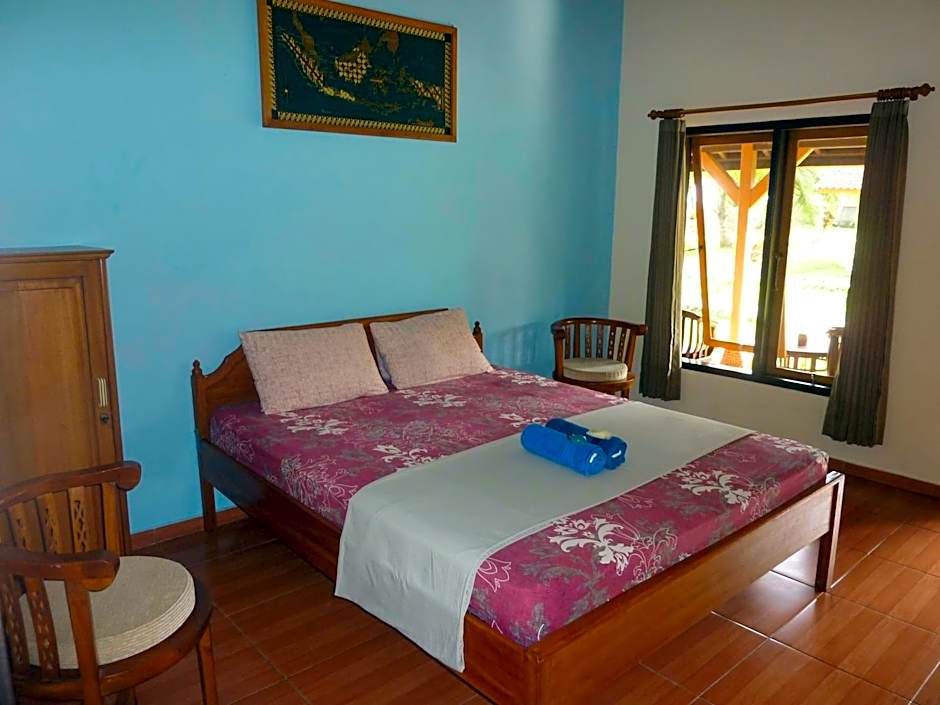 Photo 1 of 2 of Queen Room with Garden View