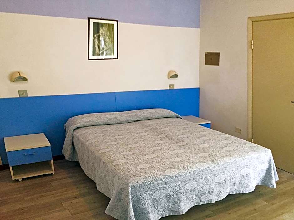 B&B Promenade Hotel Simple con Piscina