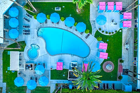 INNdulge Iconic Gay Men's Resort