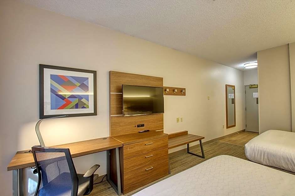 Holiday Inn Express Hotel & Suites Oshkosh - State Route 41 By IHG
