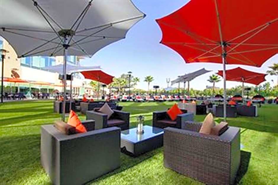 University Plaza Waterfront Hotel