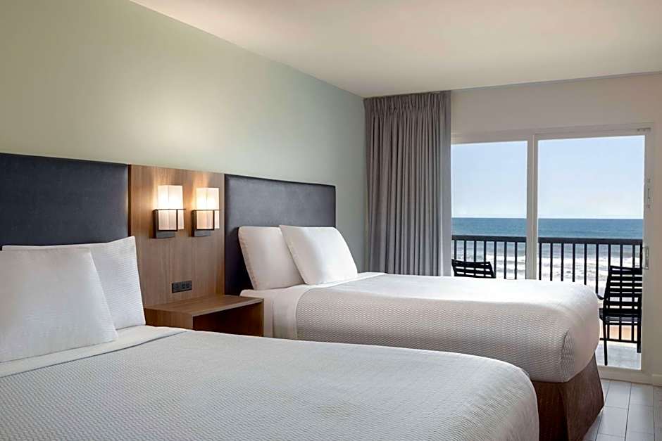 La Quinta Inn & Suites by Wyndham Oceanfront Daytona Beach
