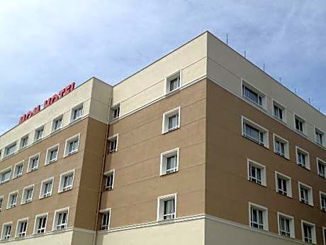 Mom Hotel