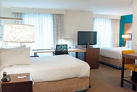 Studio with Two Queen Beds and Roll-In Shower - Mobility and Hearing Accessible