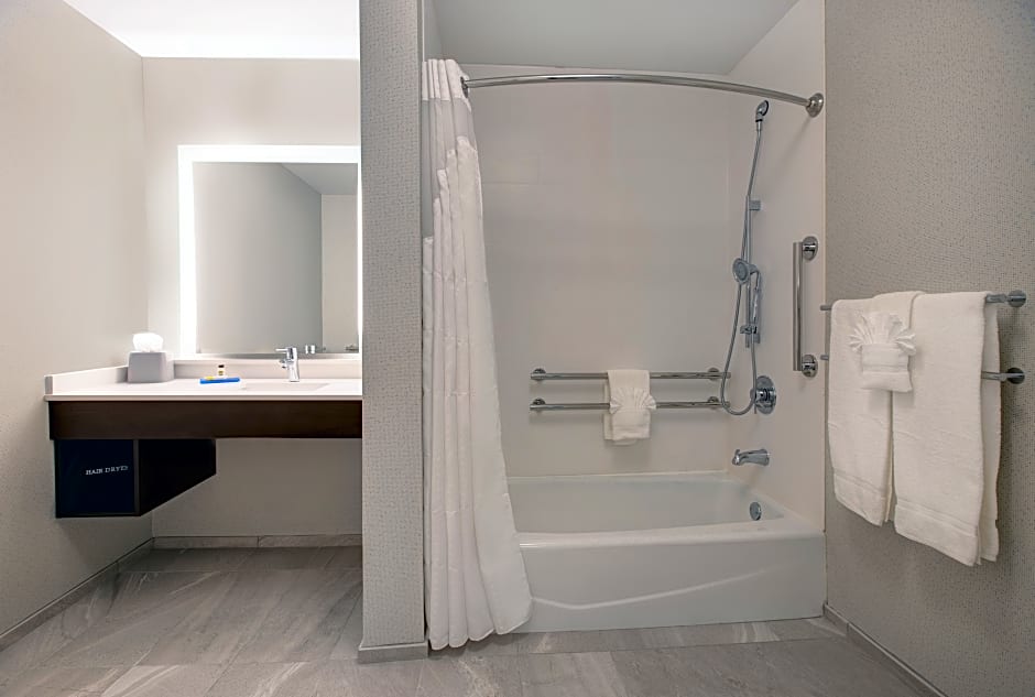 Holiday Inn Express And Suites Milwaukee - Brookfield By IHG